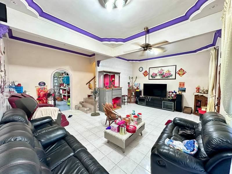 Rumah Teres 2 Tingkat untuk Dijual di Taman Bersatu (Kulai) - Kino Jaw - Living Room - PropertyGuru.com.my