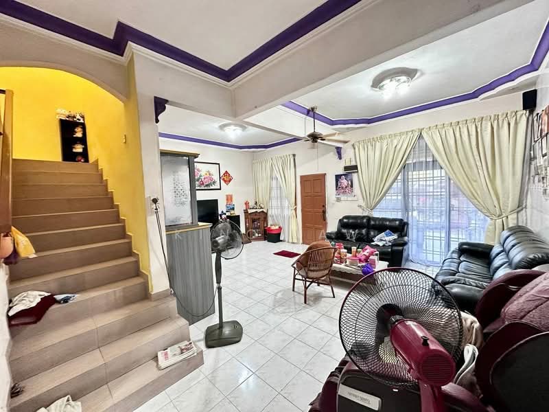 Rumah Teres 2 Tingkat untuk Dijual di Taman Bersatu (Kulai) - Kino Jaw - Living Room - PropertyGuru.com.my