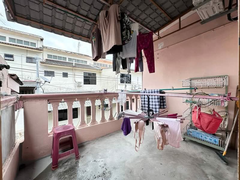 Rumah Teres 2 Tingkat untuk Dijual di Taman Bersatu (Kulai) - Kino Jaw - Balcony - PropertyGuru.com.my