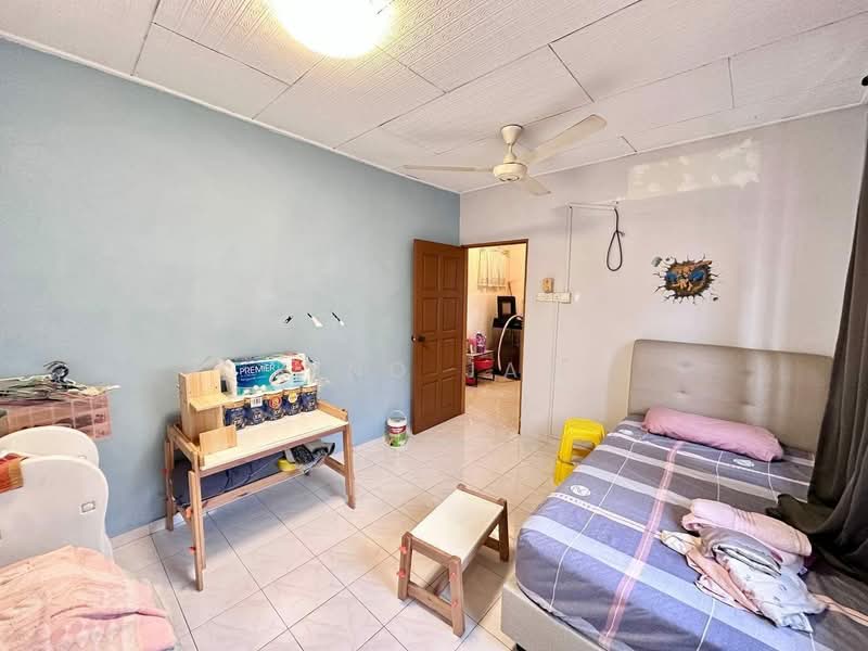 Rumah Teres 2 Tingkat untuk Dijual di Taman Bersatu (Kulai) - Kino Jaw - Bedroom - PropertyGuru.com.my