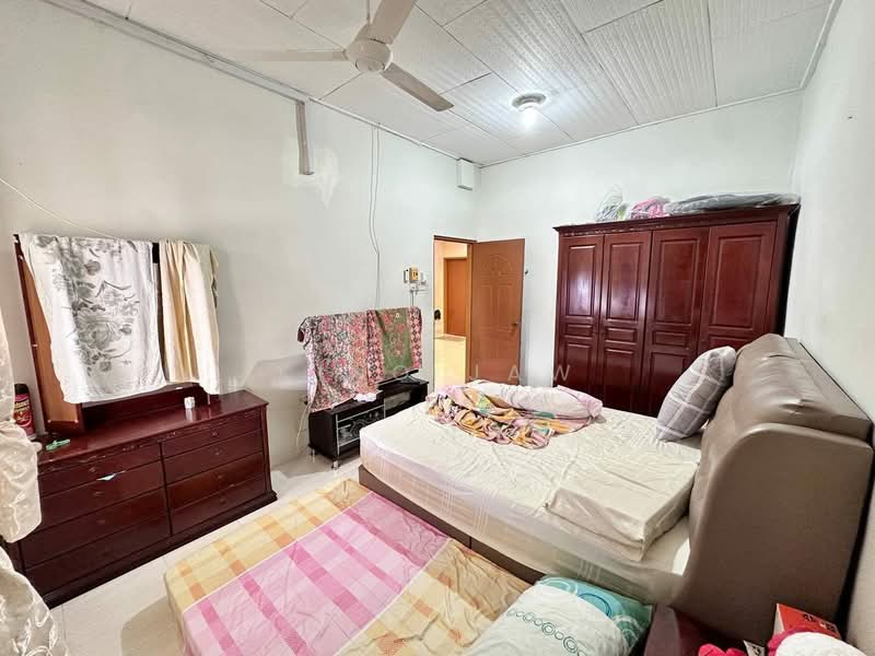 Rumah Teres 2 Tingkat untuk Dijual di Taman Bersatu (Kulai) - Kino Jaw - Bedroom - PropertyGuru.com.my