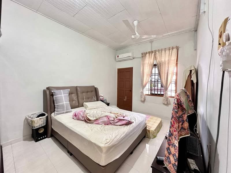 Rumah Teres 2 Tingkat untuk Dijual di Taman Bersatu (Kulai) - Kino Jaw - Bedroom - PropertyGuru.com.my