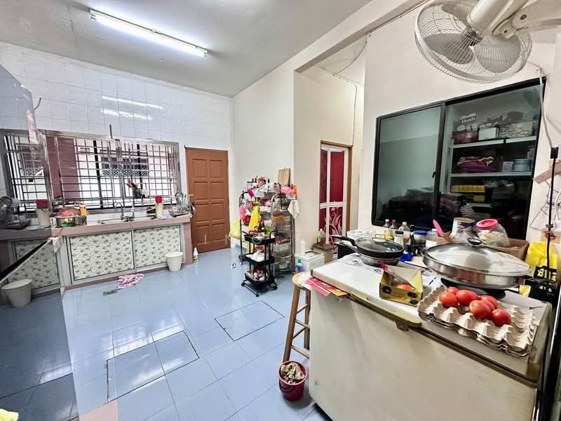 Rumah Teres 2 Tingkat untuk Dijual di Taman Bersatu (Kulai) - Kino Jaw - Kitchen - PropertyGuru.com.my
