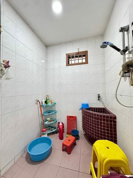 Rumah Teres 2 Tingkat untuk Dijual di Taman Bersatu (Kulai) - Kino Jaw - Bathroom - PropertyGuru.com.my