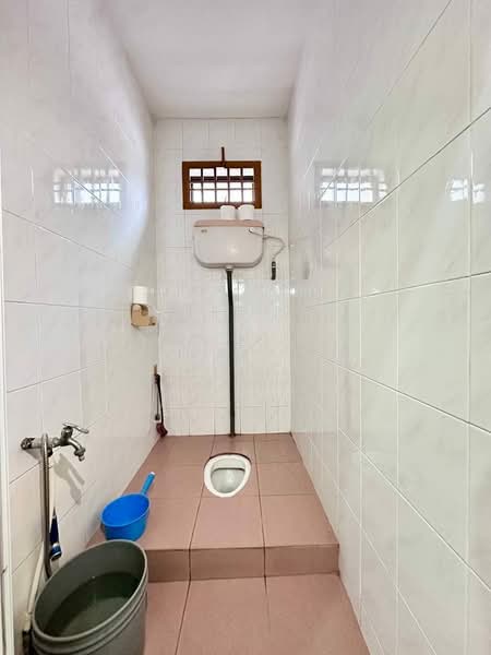 Rumah Teres 2 Tingkat untuk Dijual di Taman Bersatu (Kulai) - Kino Jaw - Bathroom - PropertyGuru.com.my