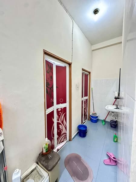 Rumah Teres 2 Tingkat untuk Dijual di Taman Bersatu (Kulai) - Kino Jaw - Bathroom - PropertyGuru.com.my
