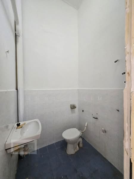 2-storey Terraced House for Sale in Taman Raja Nong (Klang) - Eunice Lim - Bathroom - PropertyGuru.com.my