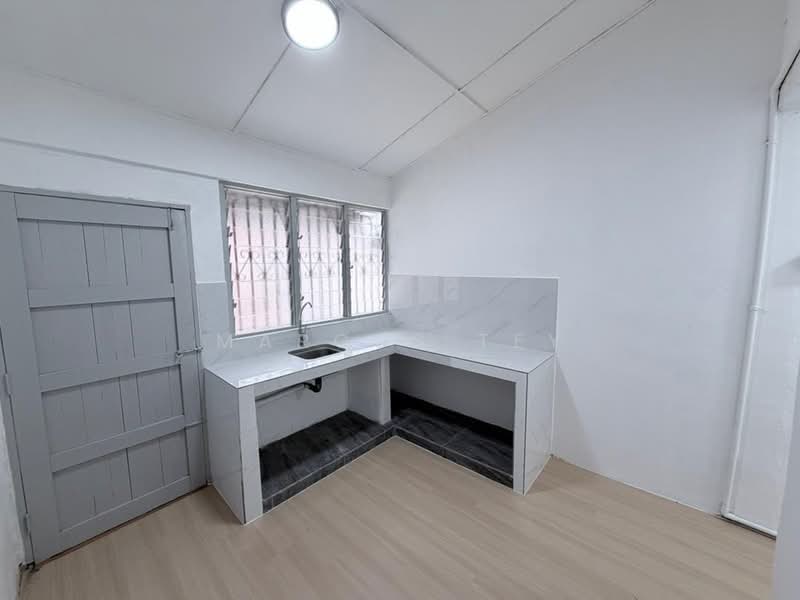 2-storey Terraced House for Sale in Taman Kluang Barat (Kluang) - Marcus Tey - Kitchen - PropertyGuru.com.my