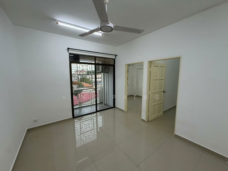 Pangsapuri untuk Disewa di Pangsapuri Laksamana - Vinc Pheng - Living Room - PropertyGuru.com.my