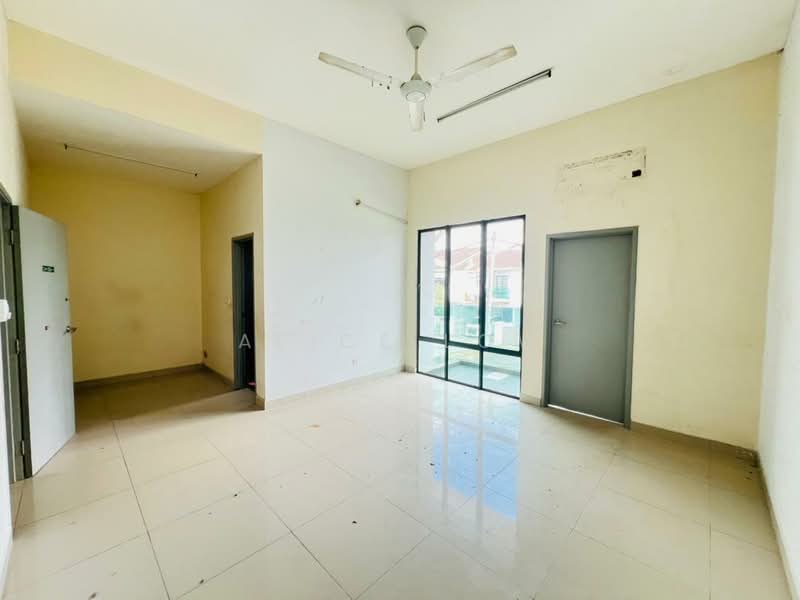 Rumah Teres 2 Tingkat untuk Dijual di Saujana Rawang (Rawang) - Alice Low - Living Room - PropertyGuru.com.my