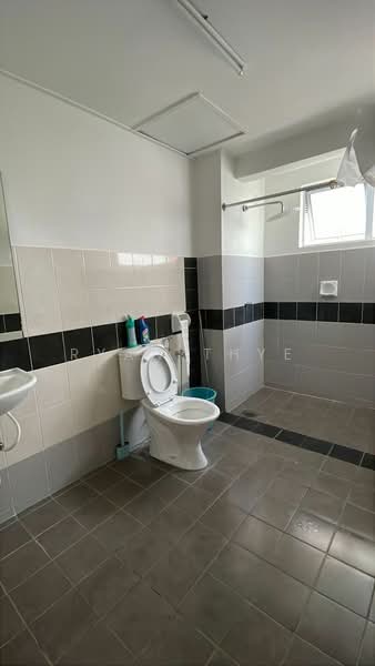 Servis Apartment untuk Disewa di Koi Kinrara - Ryan Thye - Bathroom - PropertyGuru.com.my