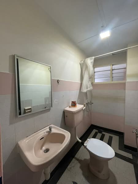 Rumah Teres 2 Tingkat untuk Disewa di Usj 9 (Subang Jaya) - Jc Lee - Bathroom - PropertyGuru.com.my