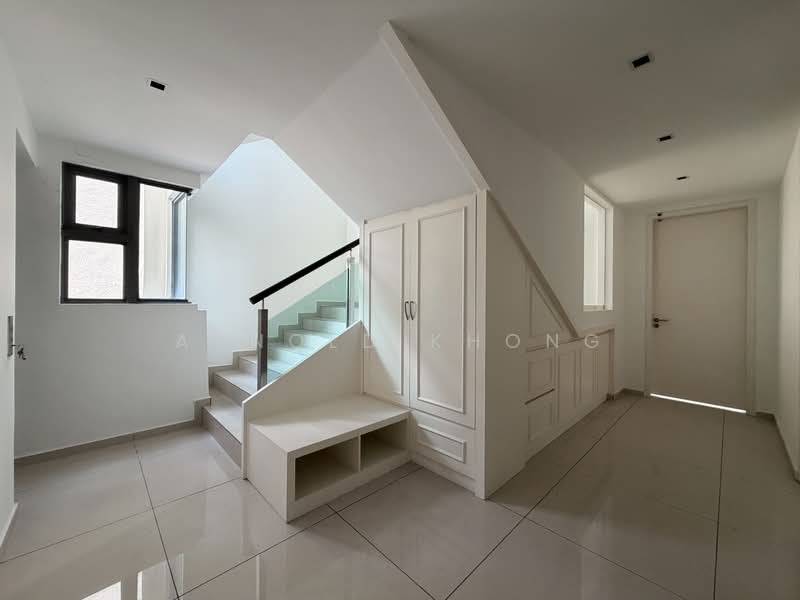 Bungalow House untuk Dijual di Saujana (Selangor) - Arnold Khong - Entrance - PropertyGuru.com.my