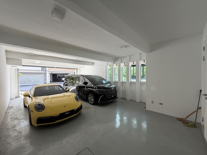 Bungalow House untuk Dijual di Saujana (Selangor) - Arnold Khong - Car Park - PropertyGuru.com.my