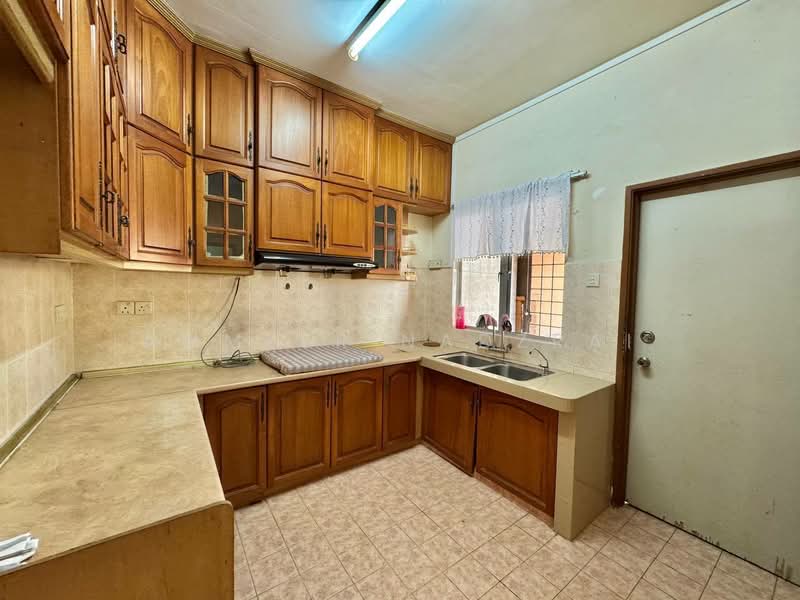 2-storey Terraced House for Sale in Bukit Jelutong (Shah Alam) - Ammeer Nadzrai - Kitchen - PropertyGuru.com.my