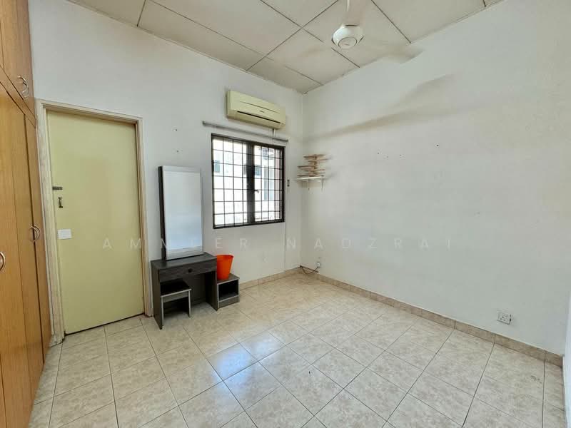 2-storey Terraced House for Sale in Bukit Jelutong (Shah Alam) - Ammeer Nadzrai - Bedroom - PropertyGuru.com.my