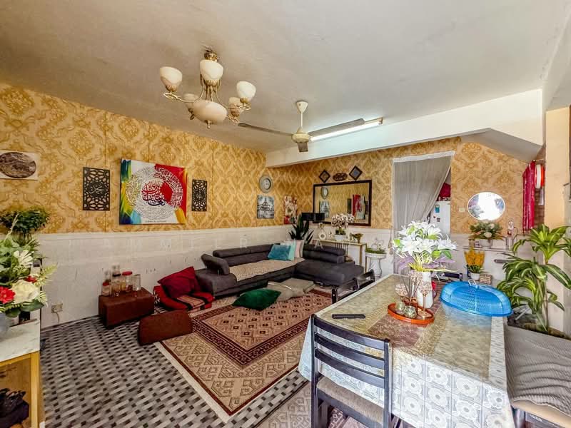 Rumah Teres 2 Tingkat untuk Dijual di Semenyih (Selangor) - Ammeer Nadzrai - Living Room - PropertyGuru.com.my