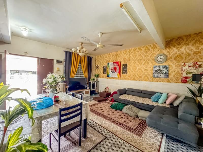 Rumah Teres 2 Tingkat untuk Dijual di Semenyih (Selangor) - Ammeer Nadzrai - Living Room - PropertyGuru.com.my