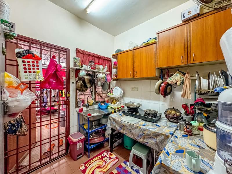 Rumah Teres 2 Tingkat untuk Dijual di Semenyih (Selangor) - Ammeer Nadzrai - Kitchen - PropertyGuru.com.my
