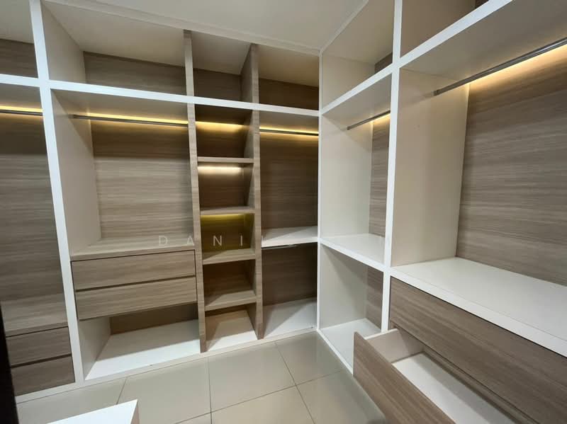 4-storey Terraced House for Sale in Batu 9 (Cheras) - Danilo Lim - PropertyGuru.com.my