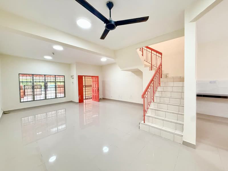Rumah Teres 2 Tingkat untuk Dijual di Taman Pelangi Semenyih (Semenyih) - Ilman Nahri - Living Room - PropertyGuru.com.my