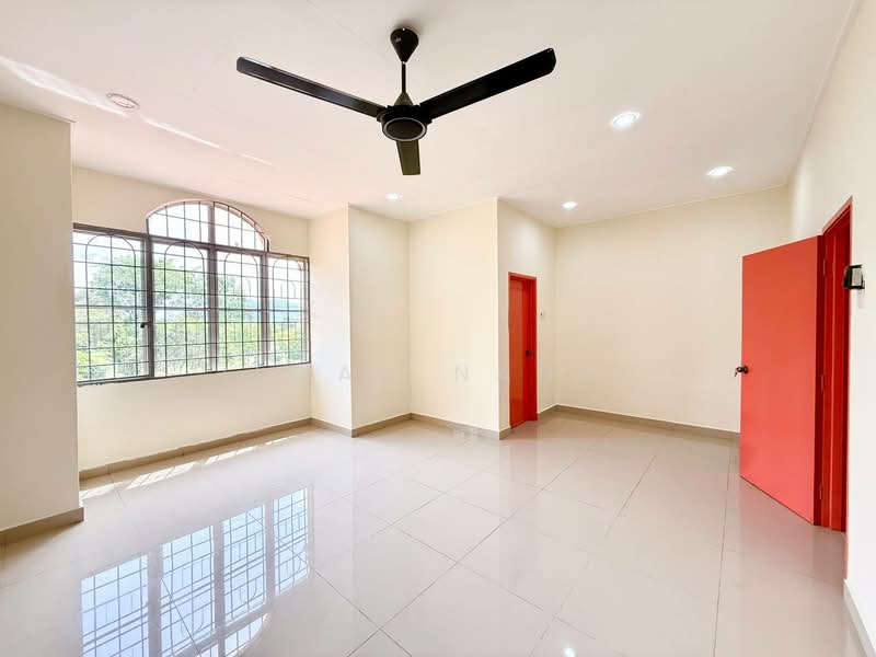 Rumah Teres 2 Tingkat untuk Dijual di Taman Pelangi Semenyih (Semenyih) - Ilman Nahri - Living Room - PropertyGuru.com.my