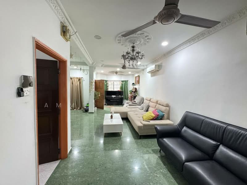 2-storey Terraced House for Sale in Bangsar (Kuala Lumpur) - Ammeer Nadzrai - Living Room - PropertyGuru.com.my