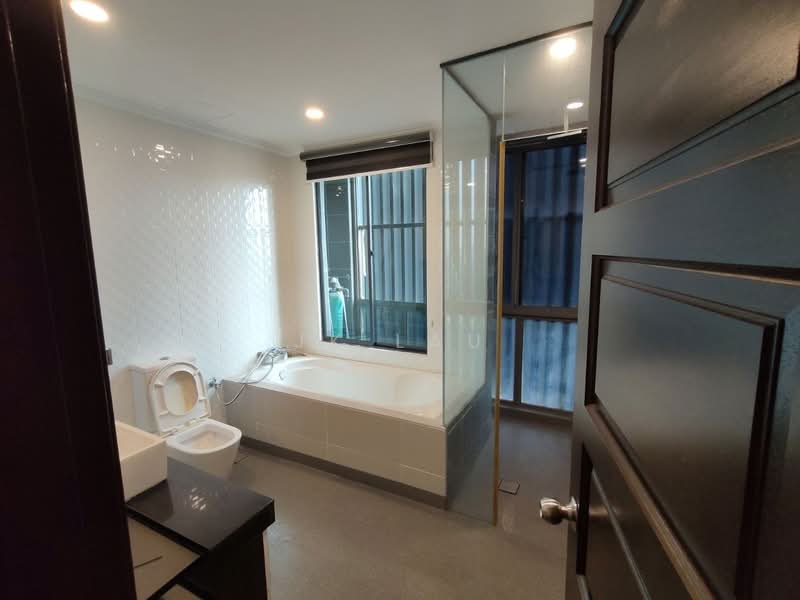 Kondominium untuk Disewa di Zefer Hill Residence - JK Lau - Bathroom - PropertyGuru.com.my