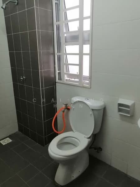Servis Apartment untuk Disewa di Saville @ Kajang - Chai Ming Hern - Bathroom - PropertyGuru.com.my