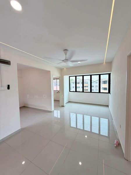 Rumah Flat untuk Dijual di Ketapang Flat - Thomas Lee - Living Room - PropertyGuru.com.my