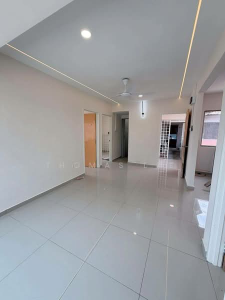 Rumah Flat untuk Dijual di Ketapang Flat - Thomas Lee - Living Room - PropertyGuru.com.my