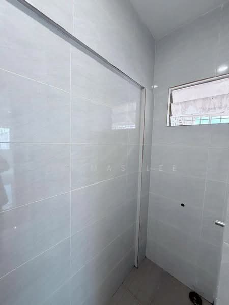 Rumah Flat untuk Dijual di Ketapang Flat - Thomas Lee - Bathroom - PropertyGuru.com.my