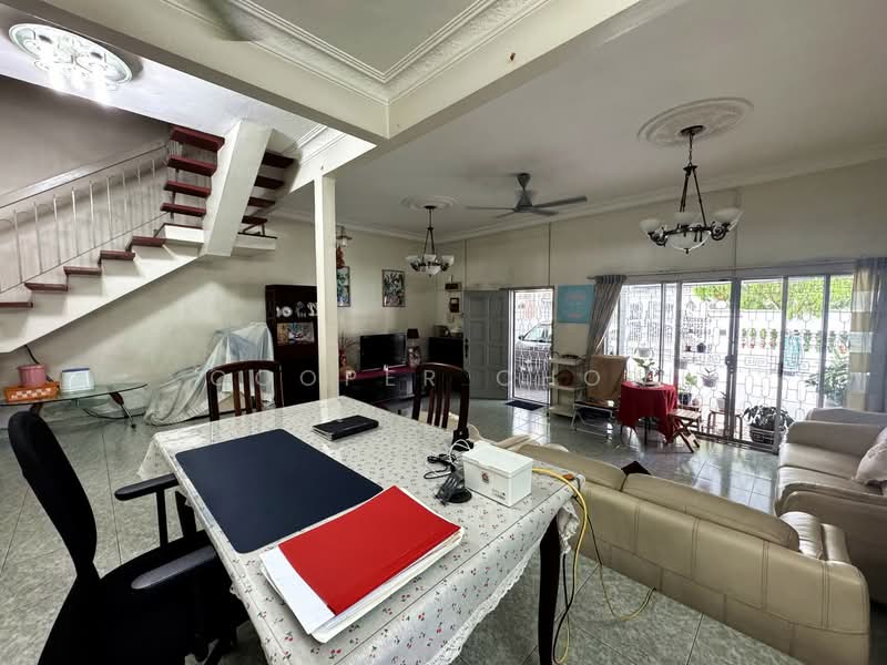 Rumah Teres 2 Tingkat untuk Dijual di Damansara Jaya (Petaling Jaya) - Cooper Chow - Living Room - PropertyGuru.com.my