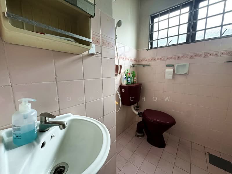 Rumah Teres 2 Tingkat untuk Dijual di Damansara Jaya (Petaling Jaya) - Cooper Chow - Bathroom - PropertyGuru.com.my