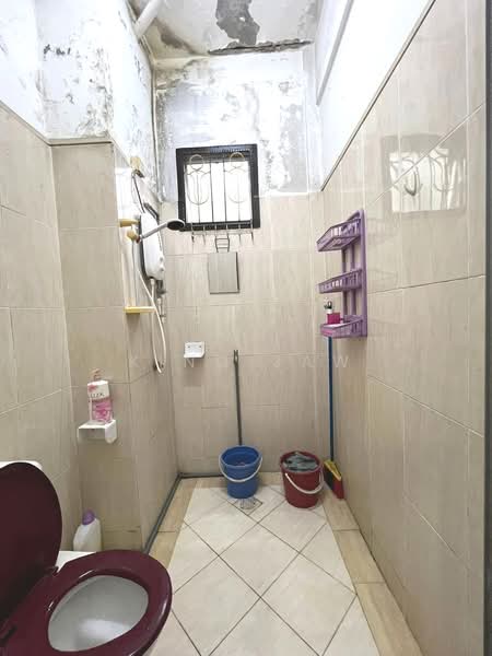 Semi-Detached House for Sale in Taman Putri Kulai (Kulai) - Kino Jaw - Bathroom - PropertyGuru.com.my