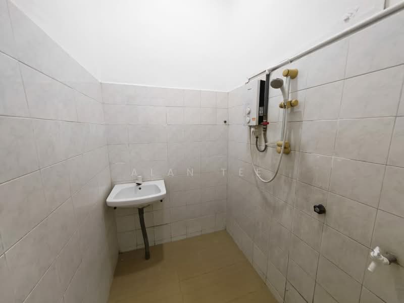 1-storey Terraced House for Sale in Sri Gading (Johor) - Alan Tee - Bathroom - PropertyGuru.com.my