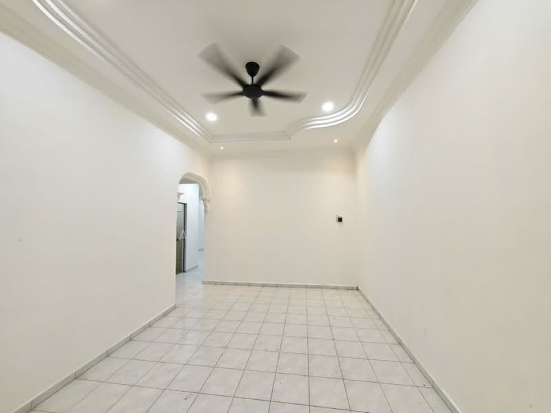 1-storey Terraced House for Sale in Sri Gading (Johor) - Alan Tee - Living Room - PropertyGuru.com.my