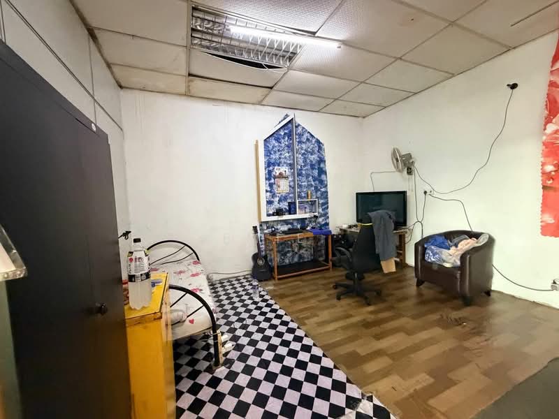 Kilang untuk Dijual di Taman Industri Jaya (Skudai) - Jemie . - Bedroom - PropertyGuru.com.my