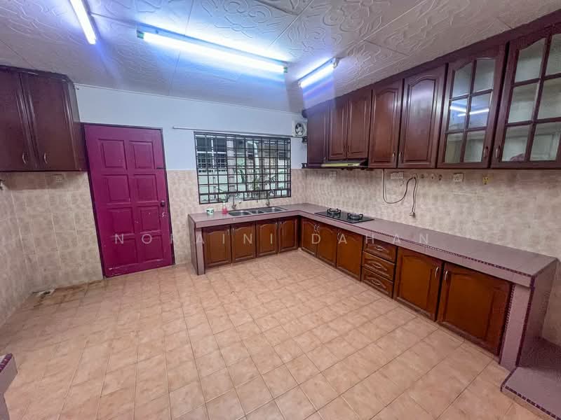 Rumah Teres 2 Tingkat untuk Dijual di Taman Megah (Cheras) - Noraini Dahan - Kitchen - PropertyGuru.com.my