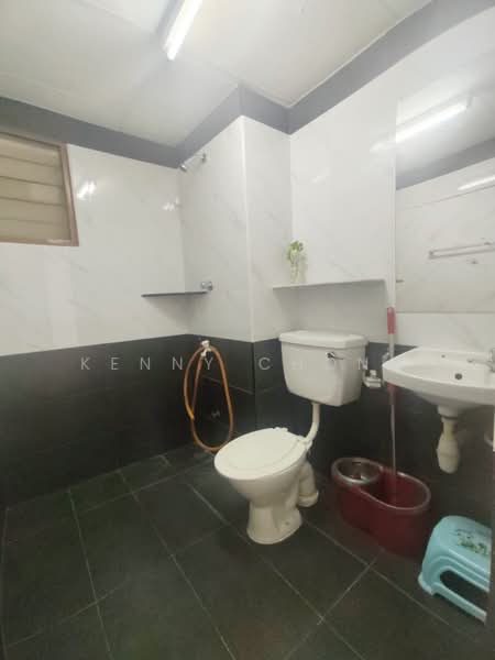 Pangsapuri untuk Dijual di SD Tiara Apartment - Kenny Chong - Bathroom - PropertyGuru.com.my