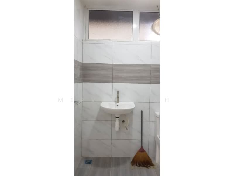 Pangsapuri untuk Dijual di Vista Bukit Dumbar - Mervyn Seah - Bathroom - PropertyGuru.com.my