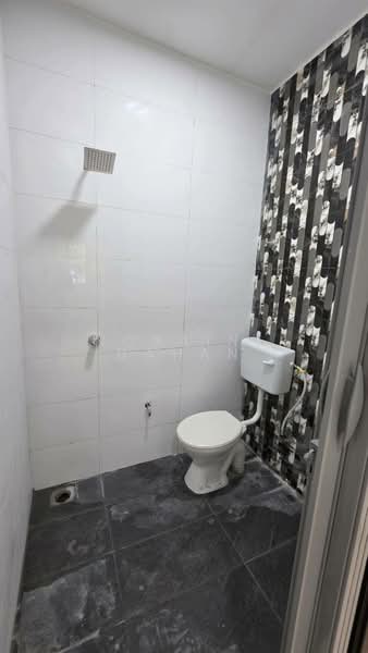 Rumah Teres untuk Dijual di Taman Nilai Perdana (Nilai) - Noraini Dahan - Bathroom - PropertyGuru.com.my