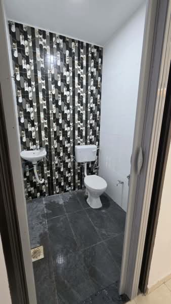 Rumah Teres untuk Dijual di Taman Nilai Perdana (Nilai) - Noraini Dahan - Bathroom - PropertyGuru.com.my
