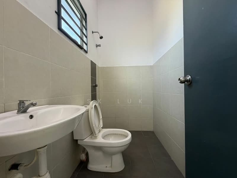 Rumah Teres 2 Tingkat untuk Dijual di Taman Scientex Rawang (Rawang) - SK Luk - Bathroom - PropertyGuru.com.my