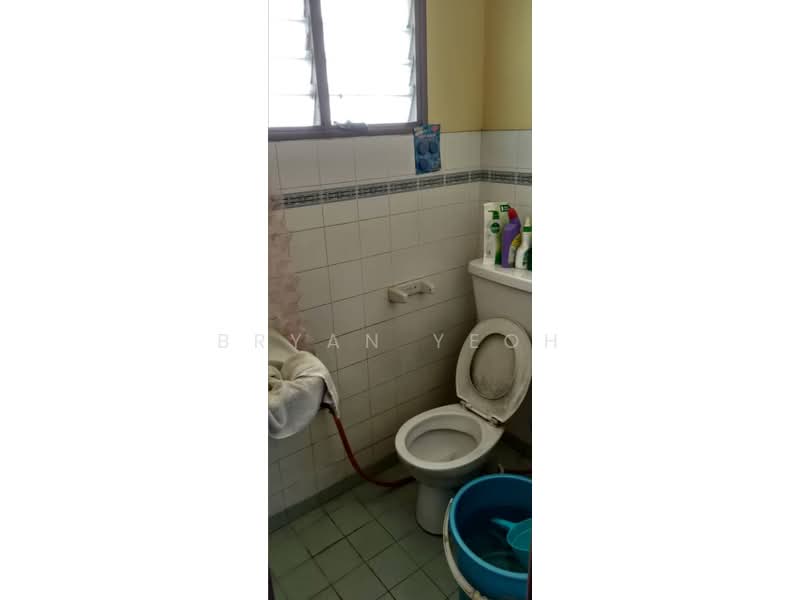Pangsapuri untuk Dijual di Akasia Apartment - Bryan Yeoh - Bathroom - PropertyGuru.com.my