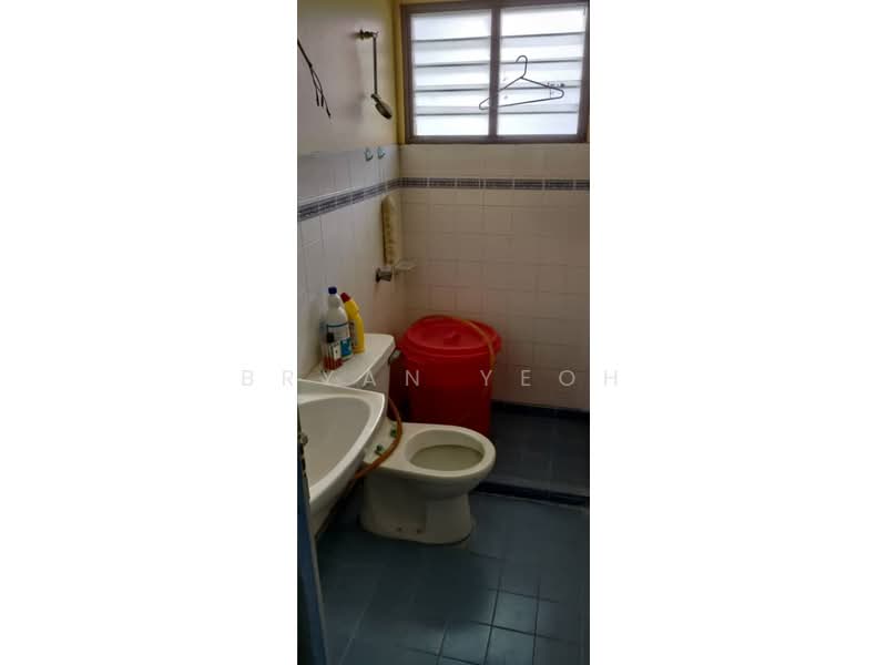 Pangsapuri untuk Dijual di Akasia Apartment - Bryan Yeoh - Bathroom - PropertyGuru.com.my