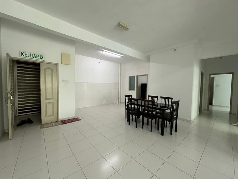 Kondominium untuk Dijual di One World 1 - Siang . - Dining Room - PropertyGuru.com.my