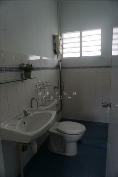 Pangsapuri untuk Dijual di Akasia Apartment - Bryan Yeoh - Bathroom - PropertyGuru.com.my