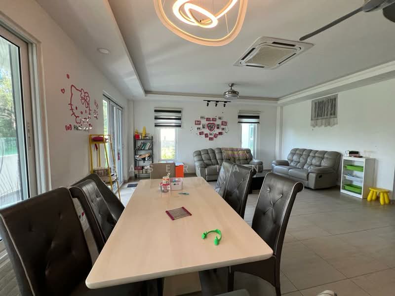 Cluster House for Sale in Taman Mount Austin (Tebrau) - SASER TAN. - Living Room - PropertyGuru.com.my