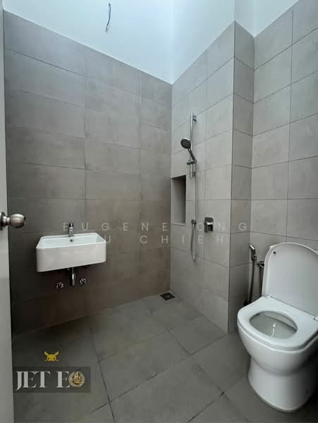 Semi-Detached House for Sale in Telok Panglima Garang (Selangor) - Eugene Ong Eu chieh - Bathroom - PropertyGuru.com.my